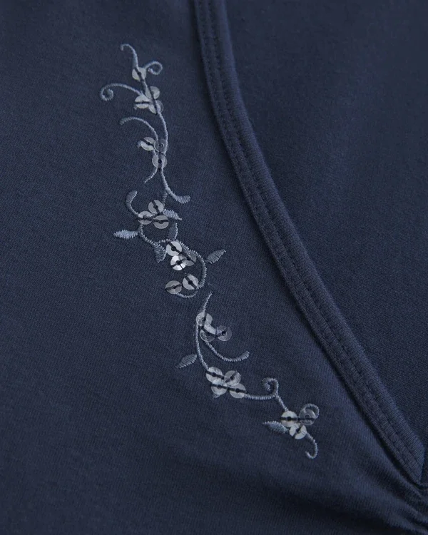 Langärmliges Babydoll-Oberteil mit gerafftem Brustbereich Langärmliges Babydoll-Oberteil mit gerafftem Brustbereich
