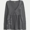Langärmliges Babydoll-Oberteil mit Grafikprint und gerafftem Brustbereich Langärmliges Babydoll-Oberteil mit Grafikprint und gerafftem Brustbereich