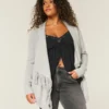 Leicht zu tragende Strickjacke ohne Verschluss Leicht zu tragende Strickjacke ohne Verschluss