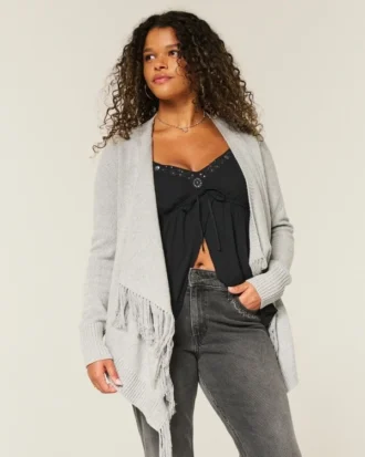 Leicht zu tragende Strickjacke ohne Verschluss