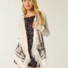 Leicht zu tragende Strickjacke ohne Verschluss Leicht zu tragende Strickjacke ohne Verschluss