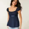 Leichtes Babydoll-Oberteil aus Satin mit Bindeband Leichtes Babydoll-Oberteil aus Satin mit Bindeband