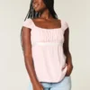 Leichtes Babydoll-Oberteil aus Satin mit Bindeband Leichtes Babydoll-Oberteil aus Satin mit Bindeband