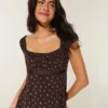 Leichtes Babydoll-Oberteil aus Satin mit Bindeband Leichtes Babydoll-Oberteil aus Satin mit Bindeband
