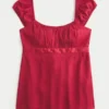 Leichtes Babydoll-Oberteil aus Satin mit Bindeband Leichtes Babydoll-Oberteil aus Satin mit Bindeband