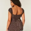 Leichtes Babydoll-Oberteil aus Satin mit Bindeband Leichtes Babydoll-Oberteil aus Satin mit Bindeband
