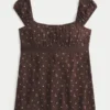 Leichtes Babydoll-Oberteil aus Satin mit Bindeband Leichtes Babydoll-Oberteil aus Satin mit Bindeband