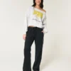 Leichtes Off-Shoulder-Sweatshirt mit Iowa Hawkeyes-Grafik Leichtes Off-Shoulder-Sweatshirt mit Iowa Hawkeyes-Grafik