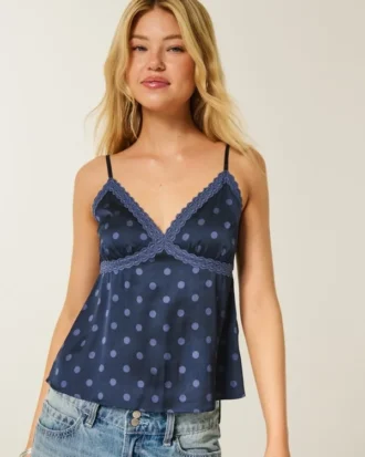 Leichtes Satin-Top mit Spitzenbesatz