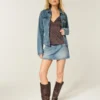 Leichtes Satin-Top mit Spitzenbesatz Leichtes Satin-Top mit Spitzenbesatz