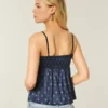 Leichtes Satin-Top mit Spitzenbesatz Leichtes Satin-Top mit Spitzenbesatz