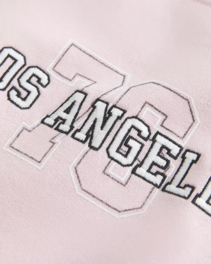 Leichtes Sweatshirt mit Schulterausschnitt und Los Angeles-Aufdruck Leichtes Sweatshirt mit Schulterausschnitt und Los Angeles-Aufdruck