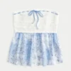 Leichtes, trägerloses Oberteil aus gemischtem Stoff im Häkelstil Leichtes, trägerloses Oberteil aus gemischtem Stoff im Häkelstil