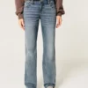 Low-Rise-Jeans in mittlerer Waschung mit entspannter, gerader Passform