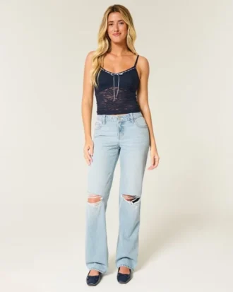 Low-Rise-Jeans mit heller Waschung und Rissen