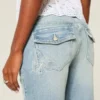 Low-Rise-Jeans mit mittlerer Waschung und gesticktem Schmetterling, Bootcut Low-Rise-Jeans mit mittlerer Waschung und gesticktem Schmetterling, Bootcut