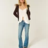 Low-Rise-Jeans mit mittlerer Waschung und Nieten im Bootcut-Schnitt