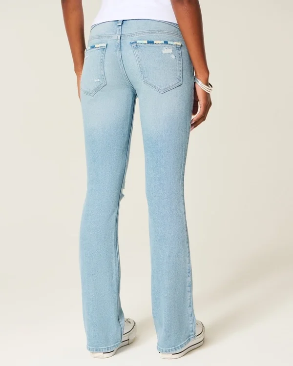 Low-Rise-Jeans mit Rissen, heller Waschung und Stickerei, Bootcut Low-Rise-Jeans mit Rissen, heller Waschung und Stickerei, Bootcut