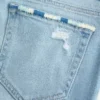Low-Rise-Jeans mit Rissen, heller Waschung und Stickerei, Bootcut Low-Rise-Jeans mit Rissen, heller Waschung und Stickerei, Bootcut