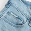 Low-Rise-Jeans mit Rissen, heller Waschung und Stickerei, Bootcut Low-Rise-Jeans mit Rissen, heller Waschung und Stickerei, Bootcut
