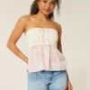 Low-Rise-Jeansshorts in heller Waschung mit Blumenstickerei Low-Rise-Jeansshorts in heller Waschung mit Blumenstickerei