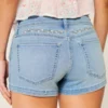 Low-Rise-Jeansshorts in heller Waschung mit Blumenstickerei Low-Rise-Jeansshorts in heller Waschung mit Blumenstickerei