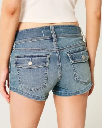 Low-Rise-Shorts aus hellblauem Denim