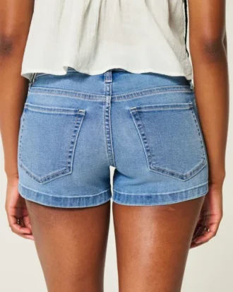 Low-Rise-Shorts aus mittelblauem Denim