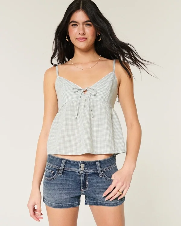 Low-Rise-Shorts aus mittelblauem Denim Low-Rise-Shorts aus mittelblauem Denim