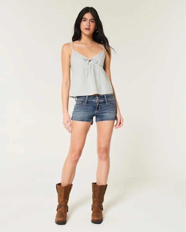 Low-Rise-Shorts aus mittelblauem Denim Low-Rise-Shorts aus mittelblauem Denim
