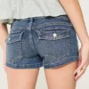 Low-Rise-Shorts aus mittelblauem Denim Low-Rise-Shorts aus mittelblauem Denim