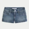 Low-Rise-Shorts aus mittelblauem Denim Low-Rise-Shorts aus mittelblauem Denim