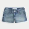 Low-Rise-Shorts in mittlerer Waschung Low-Rise-Shorts in mittlerer Waschung