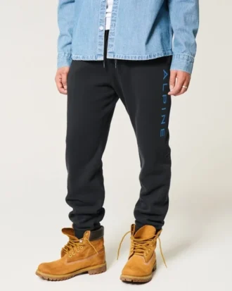 Lässige Jogginghose mit Alpenmotiv aus Fleece