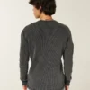 Lässiges langärmeliges Thermoshirt mit Rundhalsausschnitt Lässiges langärmeliges Thermoshirt mit Rundhalsausschnitt