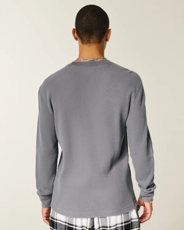 Lässiges langärmeliges Thermoshirt mit Rundhalsausschnitt Lässiges langärmeliges Thermoshirt mit Rundhalsausschnitt