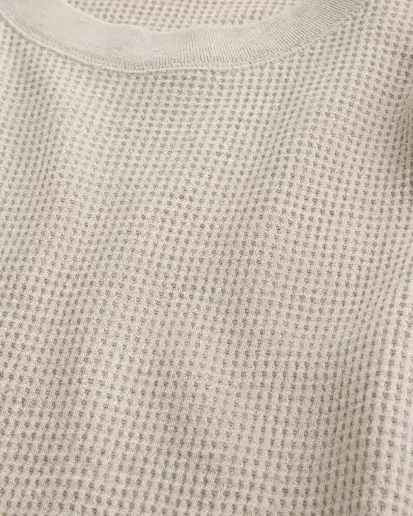Lässiges langärmeliges Thermoshirt mit Rundhalsausschnitt Lässiges langärmeliges Thermoshirt mit Rundhalsausschnitt
