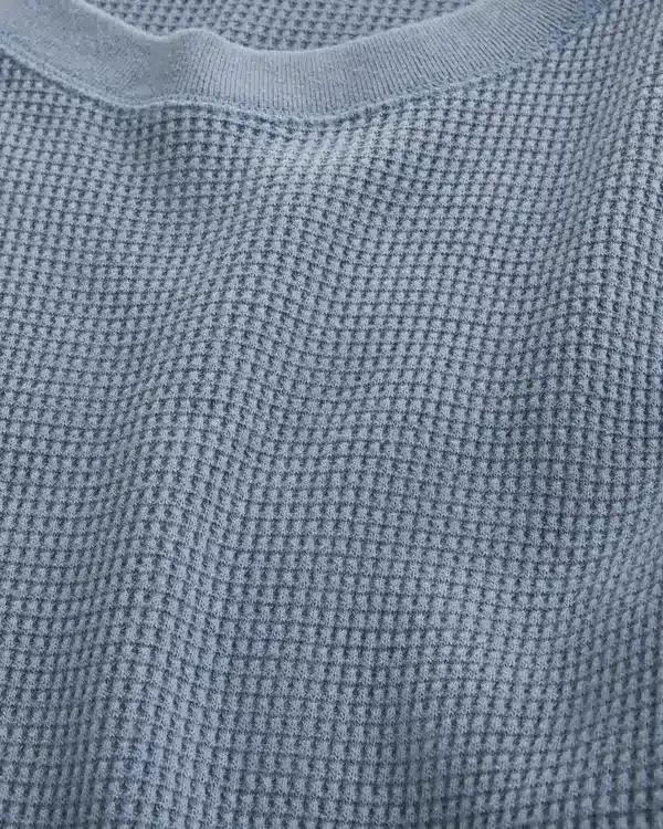 Lässiges langärmeliges Thermoshirt mit Rundhalsausschnitt Lässiges langärmeliges Thermoshirt mit Rundhalsausschnitt