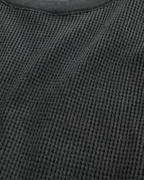 Lässiges langärmeliges Thermoshirt mit Rundhalsausschnitt Lässiges langärmeliges Thermoshirt mit Rundhalsausschnitt