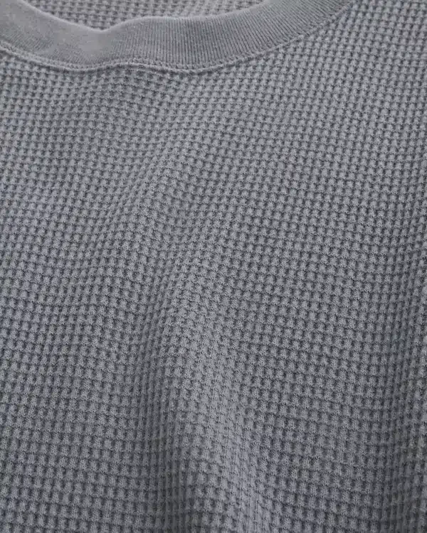 Lässiges langärmeliges Thermoshirt mit Rundhalsausschnitt Lässiges langärmeliges Thermoshirt mit Rundhalsausschnitt