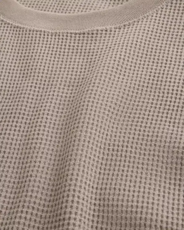 Lässiges langärmeliges Thermoshirt mit Rundhalsausschnitt Lässiges langärmeliges Thermoshirt mit Rundhalsausschnitt