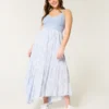 Maxikleid mit V-Ausschnitt im Häkelstil