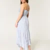 Maxikleid mit V-Ausschnitt im Häkelstil