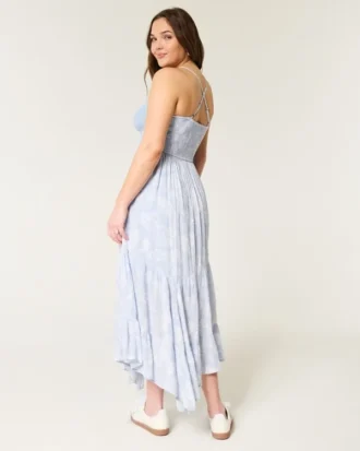 Maxikleid mit V-Ausschnitt im Häkelstil