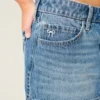 Mini-Jeansrock mit niedriger Taille und gestickter Schleife Mini-Jeansrock mit niedriger Taille und gestickter Schleife