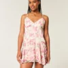 Mini-Kleid mit asymmetrischem Saum