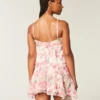 Mini-Kleid mit asymmetrischem Saum