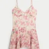 Mini-Kleid mit asymmetrischem Saum