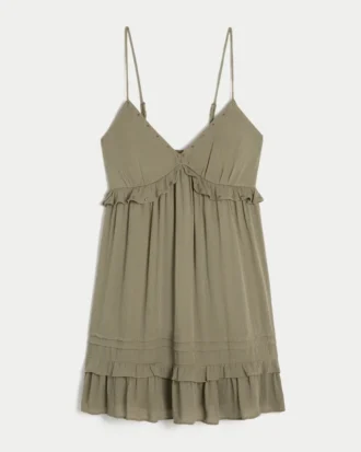Mini-Kleid mit Nieten und Rüschen