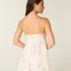 Mini-Kleid mit Nieten und Rüschen Mini-Kleid mit Nieten und Rüschen